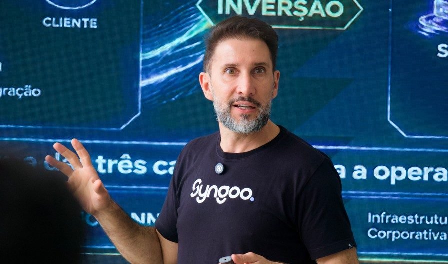 A era das jornadas auto-otimizáveis: como a inteligência artificial autónoma redefine a retenção de clientes corporativos